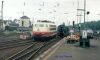 103 143 leicht neben der Spur in Wiesbaden Hbf am 30.05.75